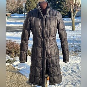 NORTH FACE sXS blk puffer-looks NEW-75% down fill-super warm-covers hips/thighs!